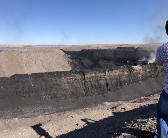 Khai thác nguyên liệu thô.png