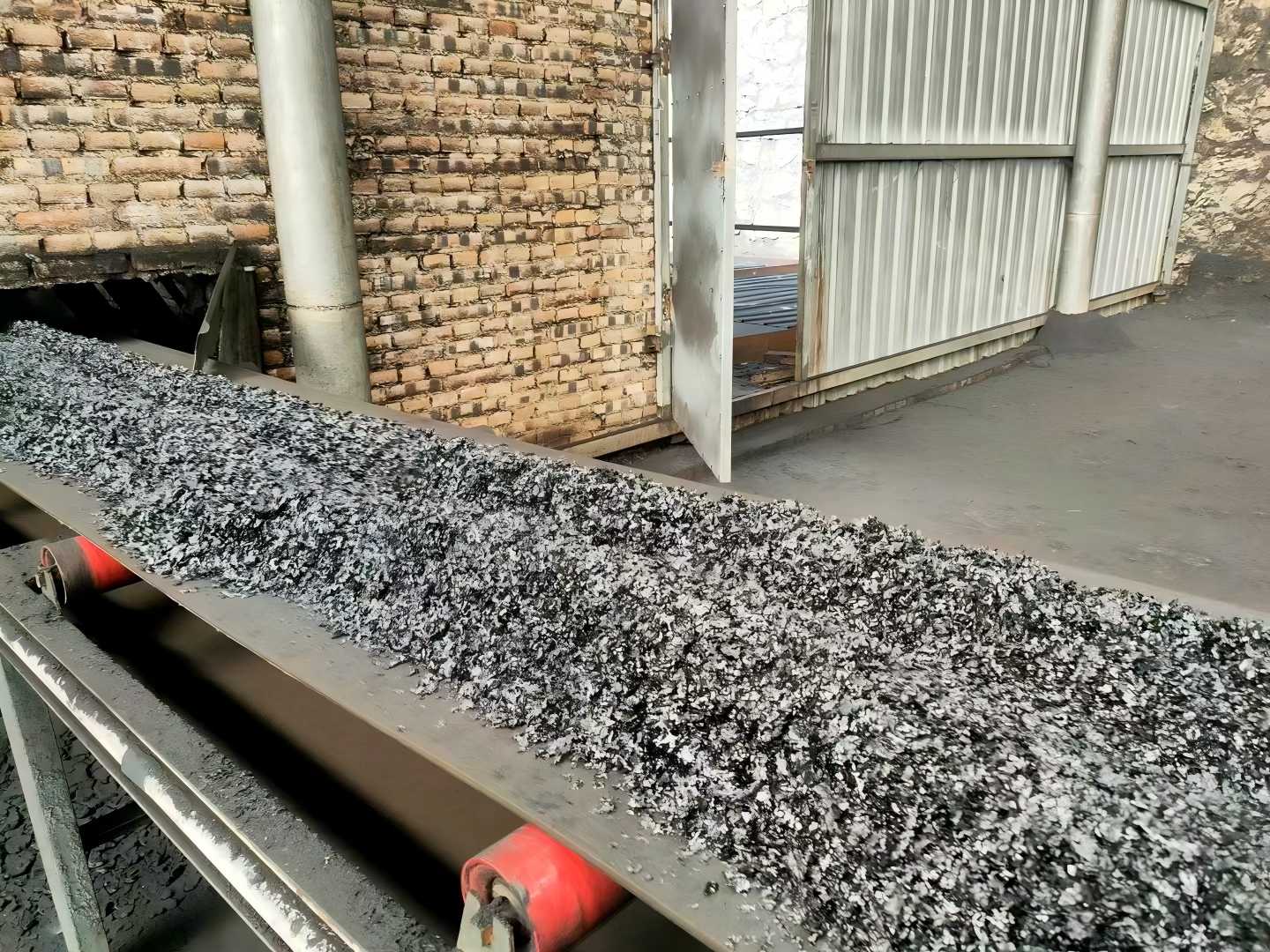 Nhà sản xuất cung cấp Kali Humate Flake trong kho.jpg